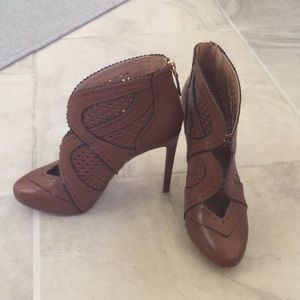 Nine West size 8 stiletto booties
